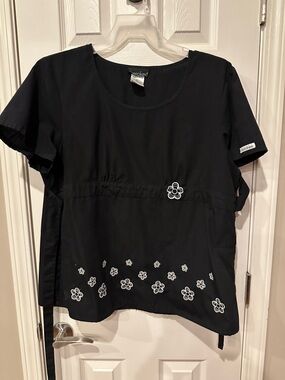 Cherokee scrub top with tie in the back.